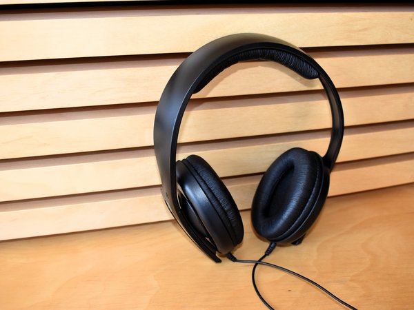 Photo: Headphones with powerful sound reproduction (wired)