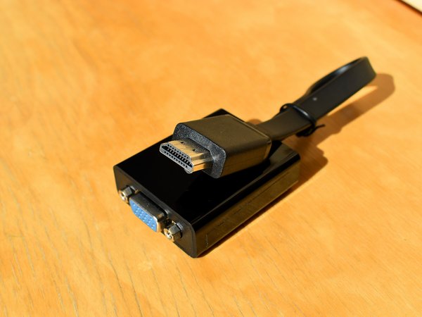 Foto: Adapter HDMI-Stecker / VGA-Stecker mit Stereo-Audio-Anschluss