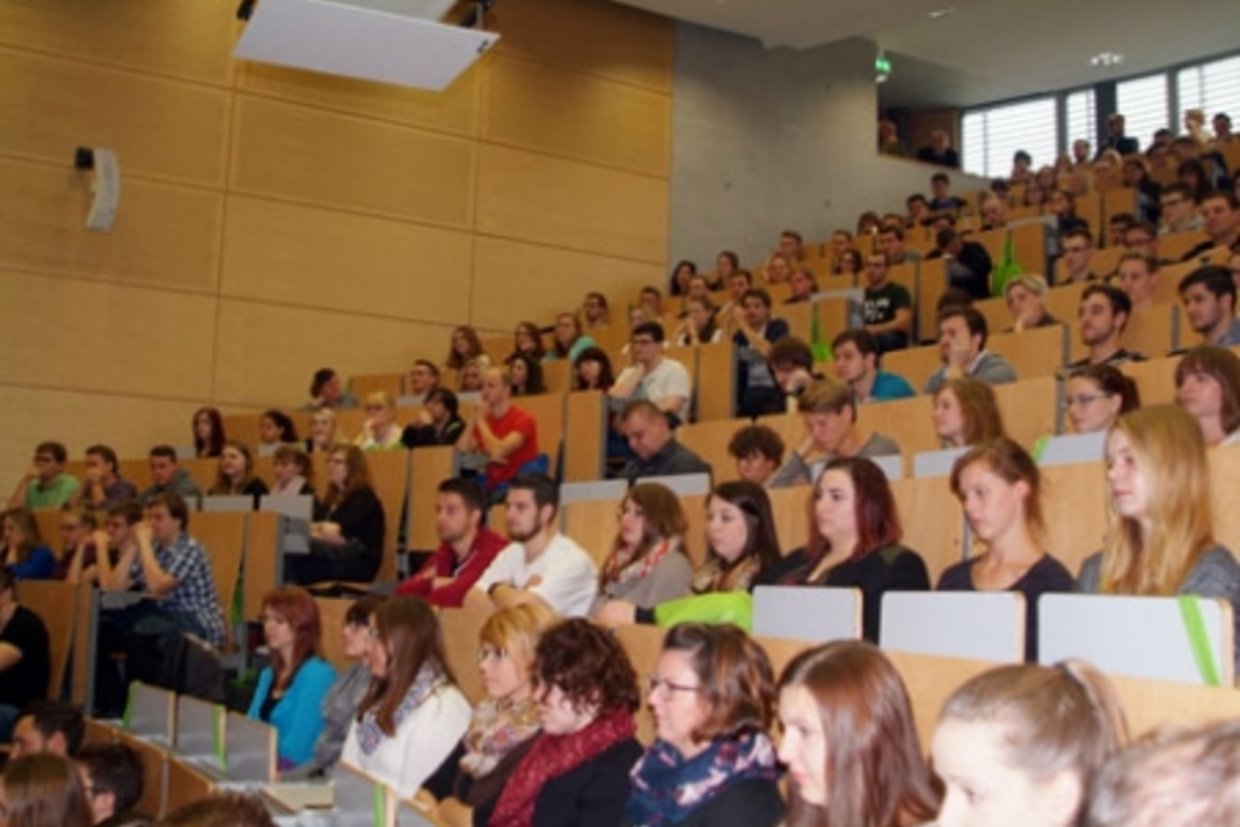 Studienanfaenger im Hoersaal