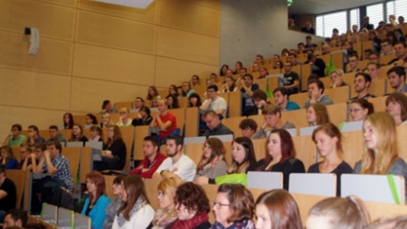 Studienanfaenger im Hoersaal