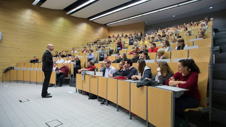 Studierende im Hörsaal