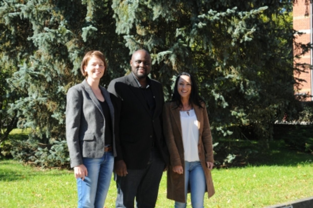 Dr. Annika Hampel, Benedict Ogola und Ramona Petschauer Dr. Annika Hampel, Benedict Ogola und Ramona Petschauer