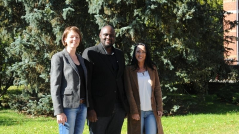 Dr. Annika Hampel, Benedict Ogola und Ramona Petschauer