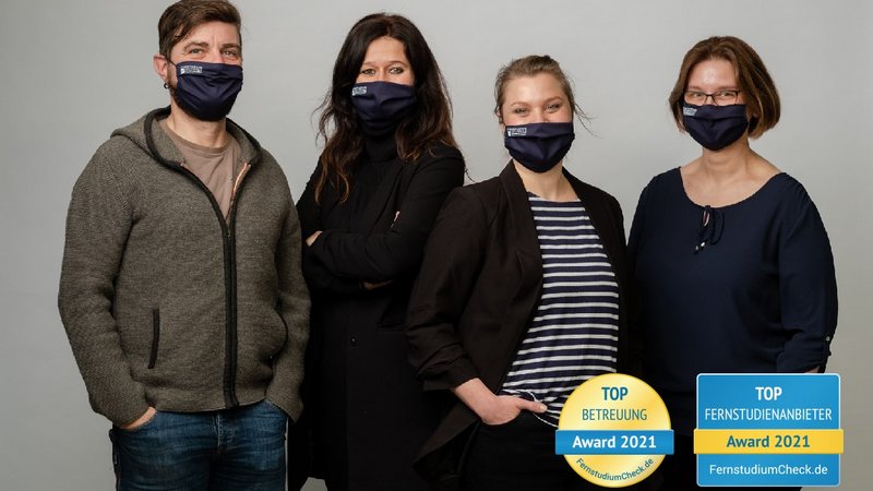 Die vier Studienkoordinatoren des ZfW in einer Reihe stehend