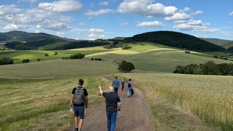 Menschen wandern 