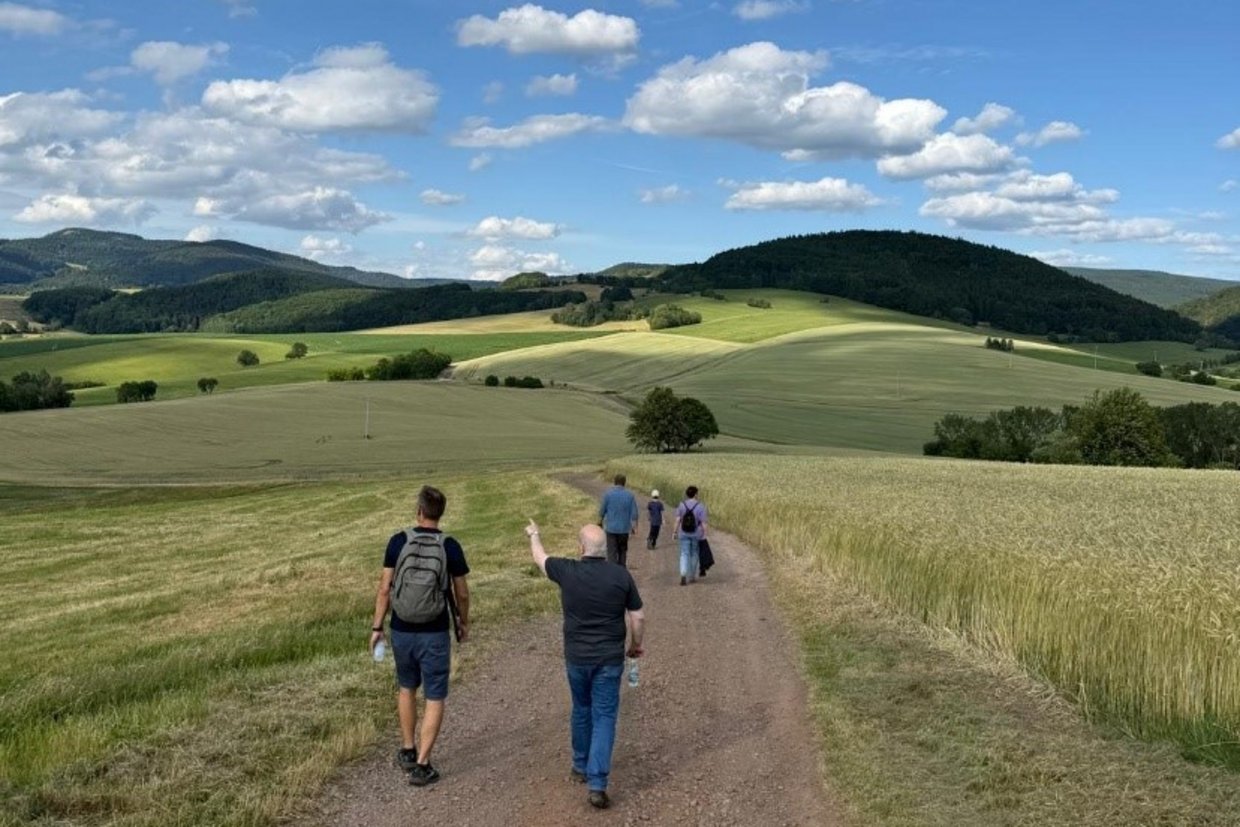 Menschen wandern 