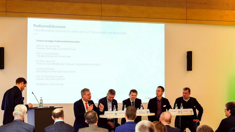 Podium der Veranstaltung