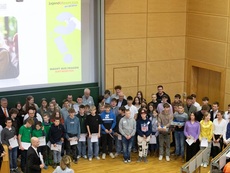 Alle Teilnehmer stehen vorne 