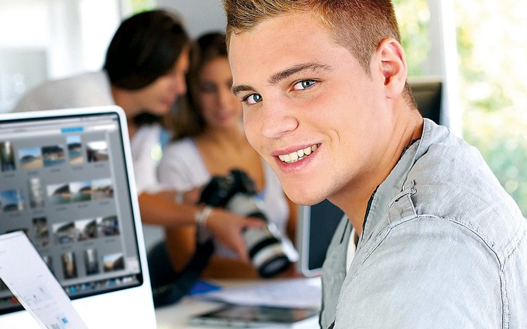 Studierender im Informatik-Studium