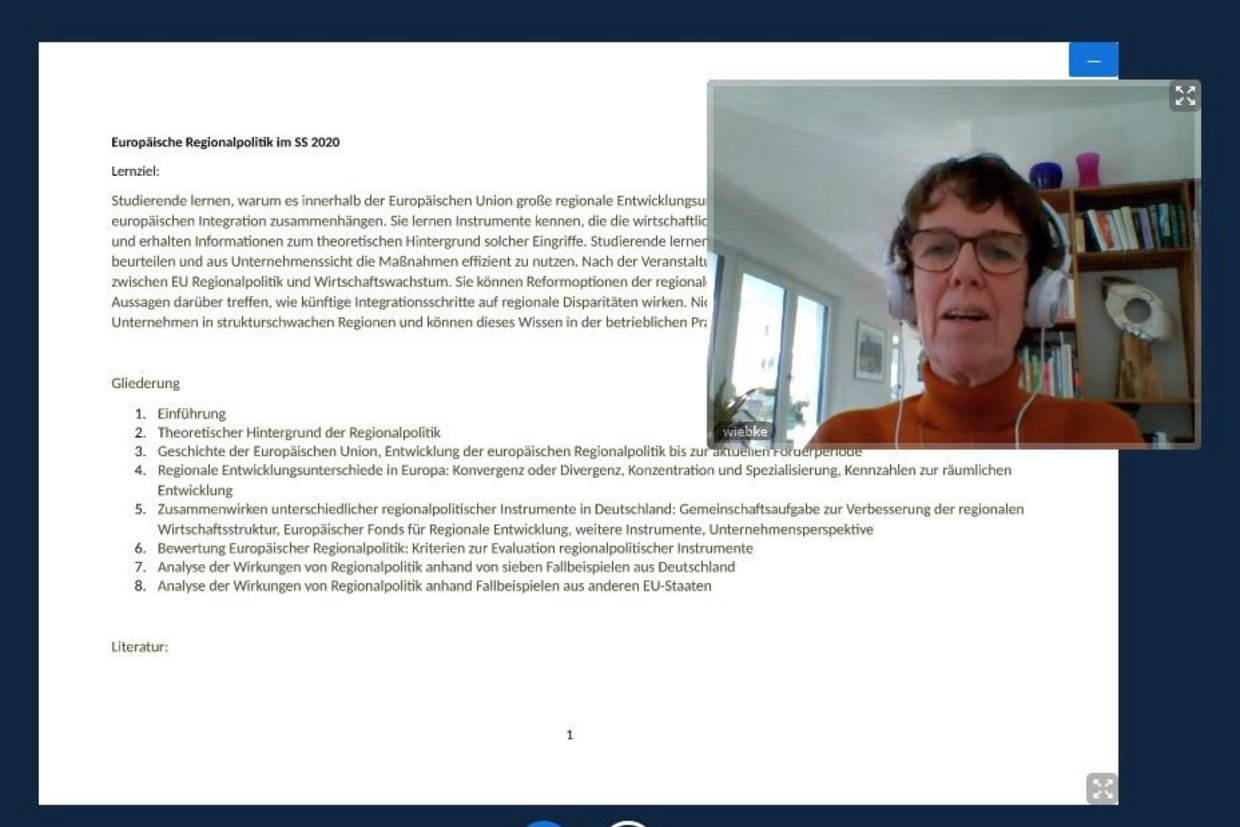 Videokonferenz BigBlueButton: Frau Prof. Dr. Störmann mit Headset sowie erste Folie der Vorlesung Europäische Regionalökonomik