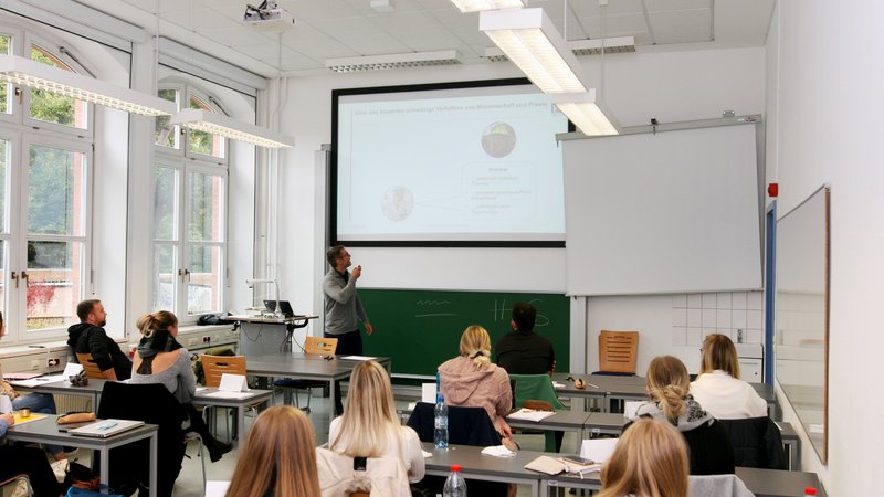 Studierende in einer Vorlesung