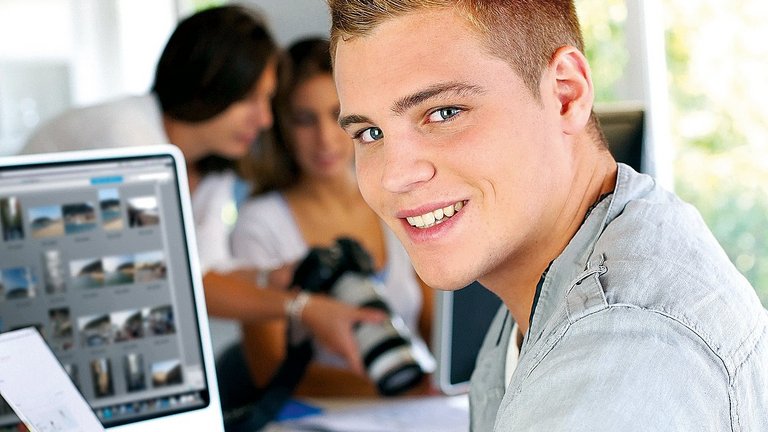 Studierender im Informatik-Studium