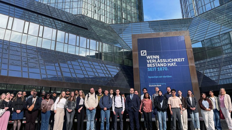 Gruppenbild mit den Studierenden