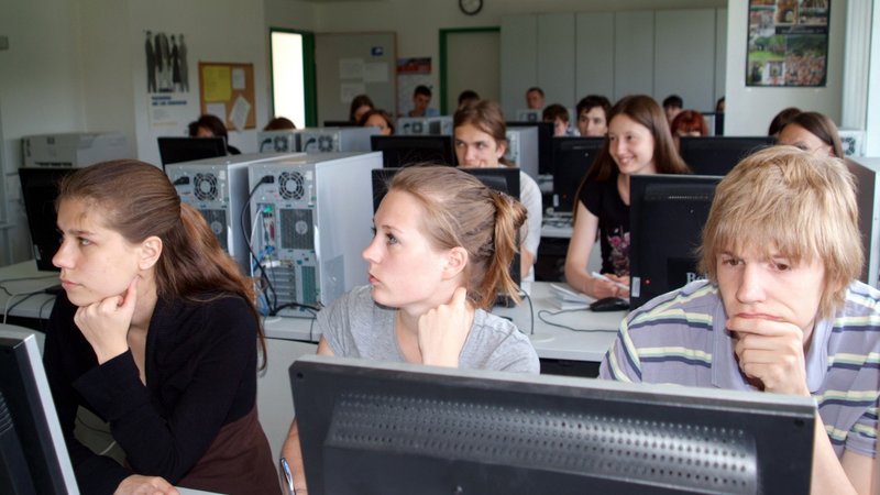 Vorlesung und Seminar im PC-Pool der Fakultät Informatik