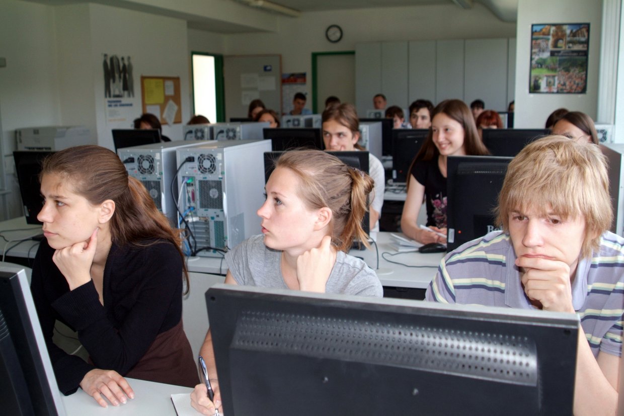 Vorlesung und Seminar im PC-Pool der Fakultät Informatik