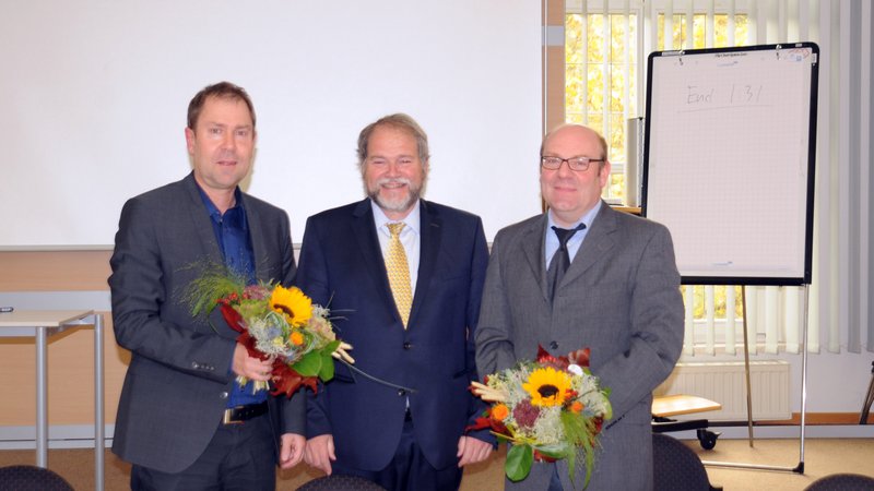 Prof. Uwe Hettler, Rektor Elmar Heinemann und Prof. Thomas Seul (v.l.)