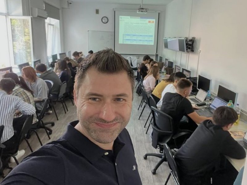 Zweiwöchiger Blockkurs im Fach "Anwendungssysteme" an der DKU in Almaty, gehalten von Prof. Johannsen
