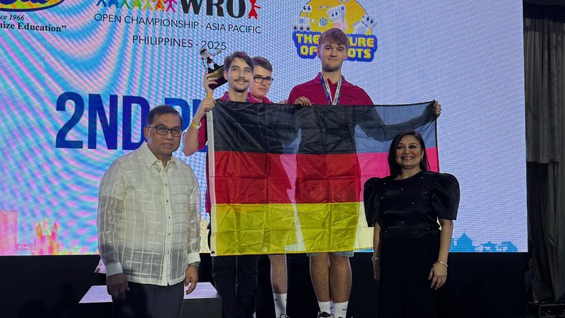 Schüler mit deutscher Flagge