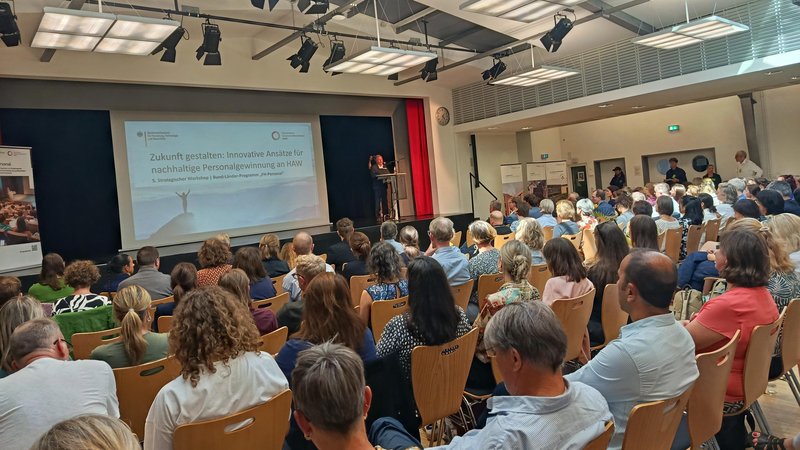 Menschen im Hörsaal