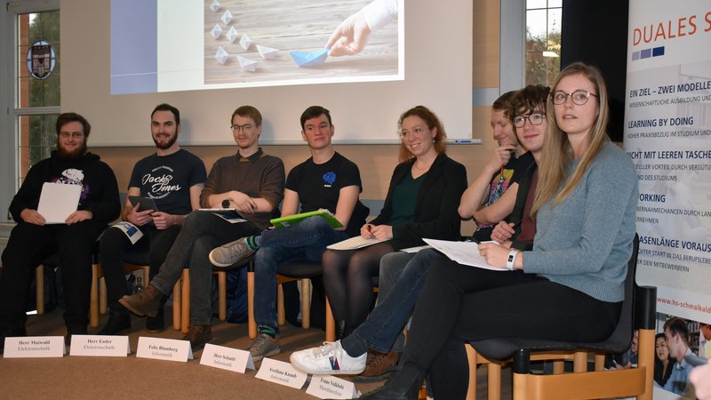 Studierende diskutierten mit Unternehmensvertretern