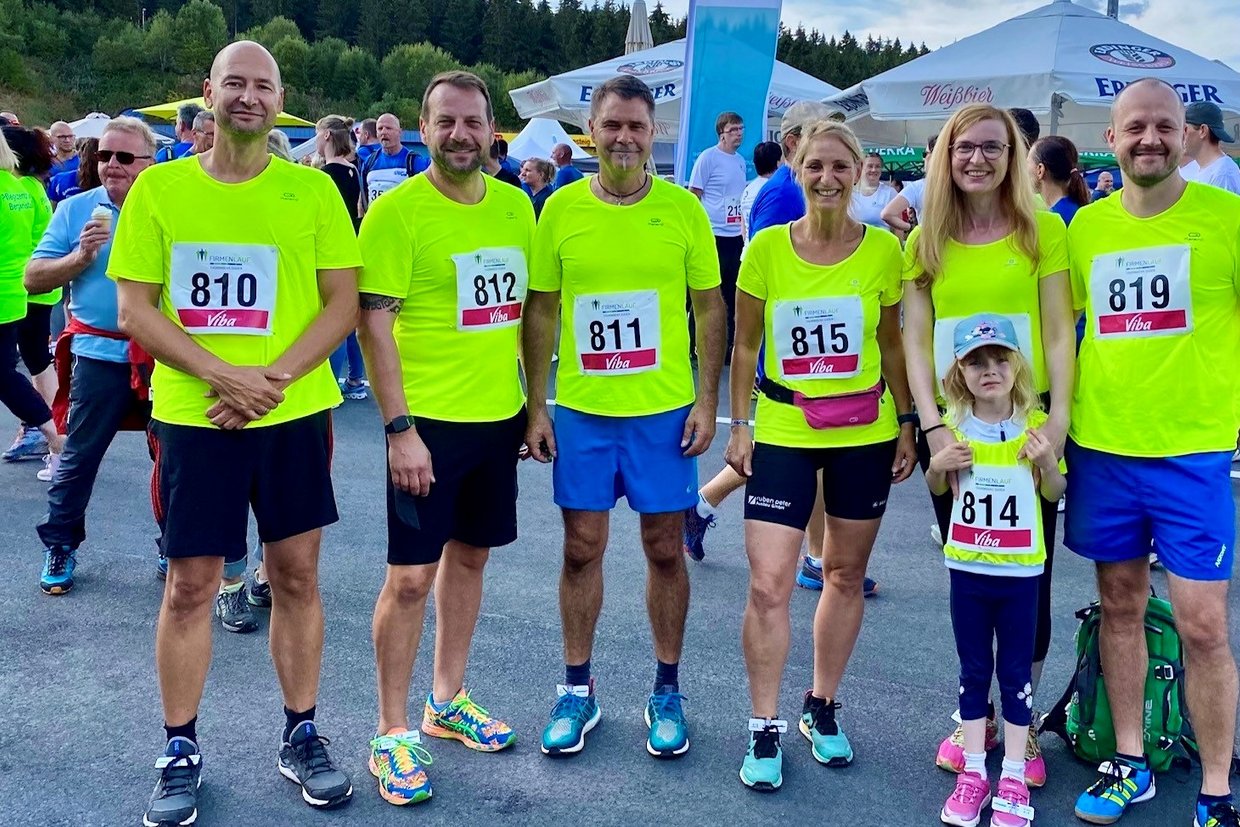 Das Laufteam der Hochschule Schmalkalden: Prof. Sven Müller-Grune, Sven Franke, Andrea Dellit, Andrea Voigt mit Familie