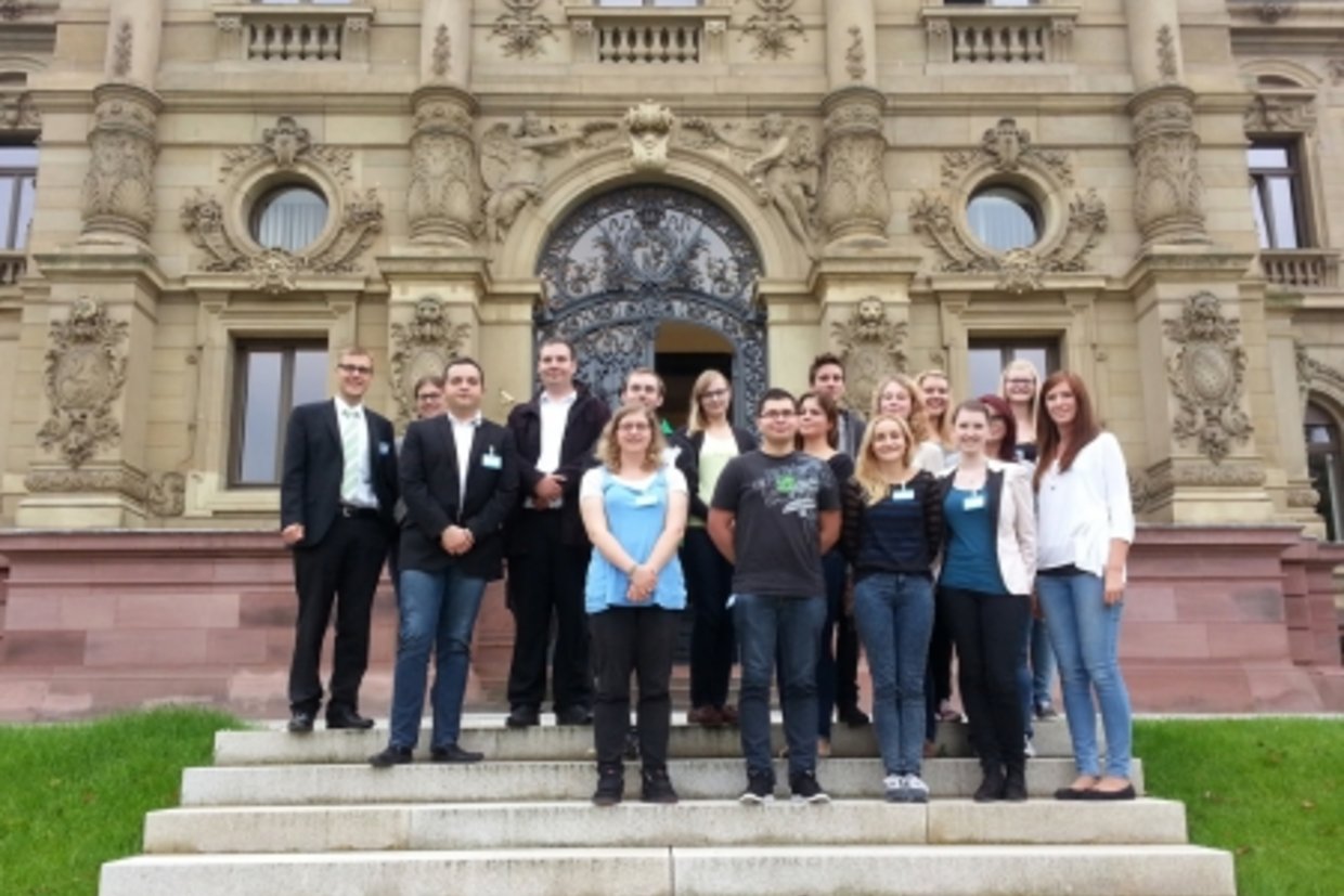 Gruppenbild vor den Bundesgerichtshof