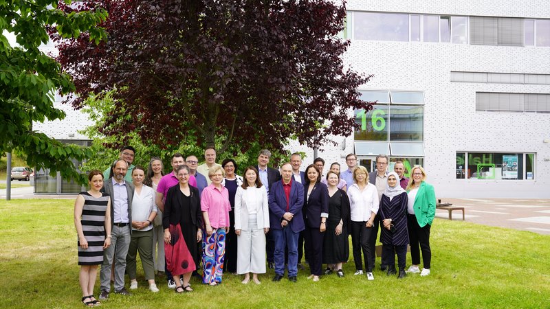 Alle Workshopteilnehmer stehen zusammen