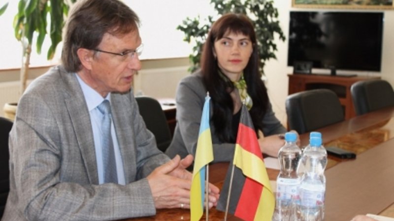 Prof. Hoeller mit Vertretern der Ternopil Ivan Puluj National Technical University