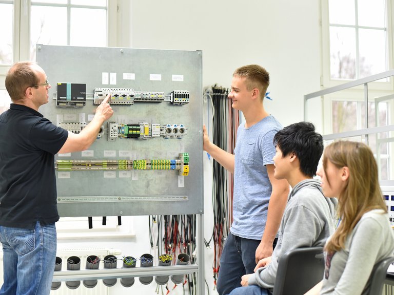 Rent a Prof - Elektrotechnik Rent a Prof - Elektrotechnik