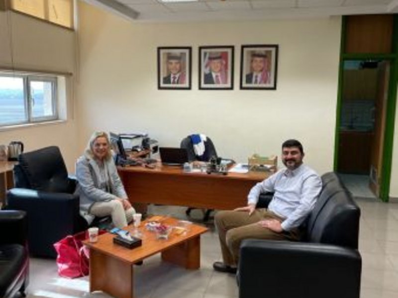 Dozentin Felicitas Kotsch und Dekan Dr. Qasem Abdelal, School of Natural Resources 