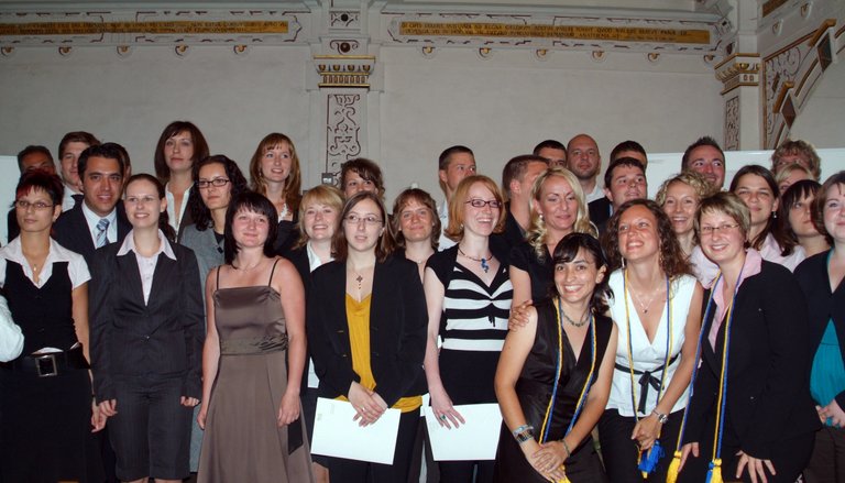 Studenten bei der Absolventenfeier Studenten bei der Absolventenfeier
