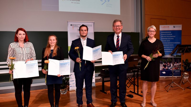 Julia Mayr-Kießling, Vanessa Prehn, Jonas Andrée, Prof. Gundolf Baier und Kristin Obst (v.l.)