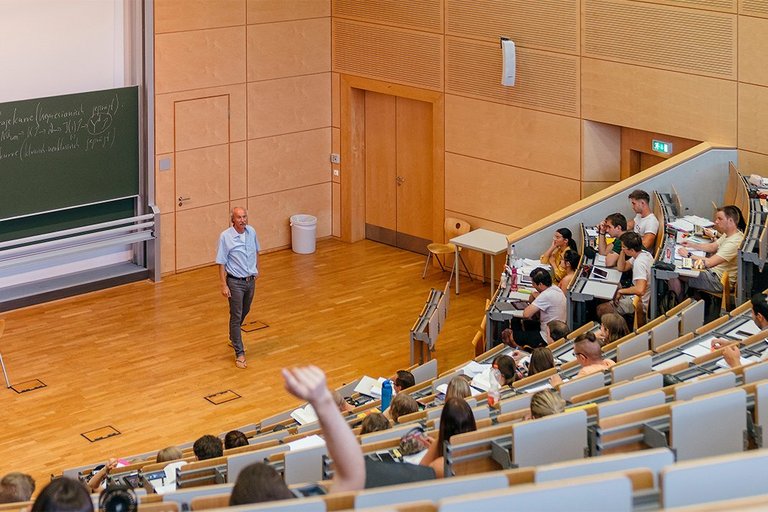 Studierende im Hörsaal