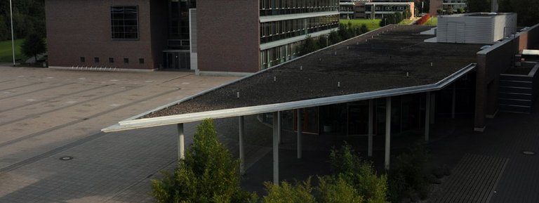 Blick von oben auf die Cafeteria