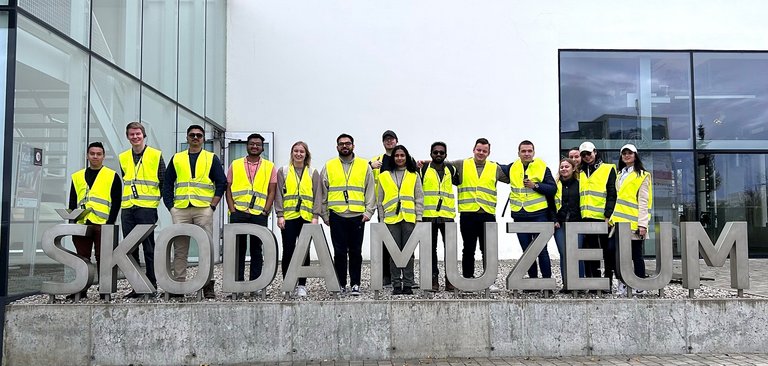 Schmalkalder Studierender zu Besuch bei Skoda in Tschechien