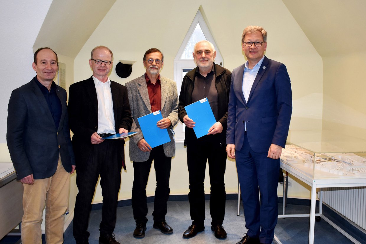 Dekan Prof. Robert Pietzsch, Prof. Udo Behn, Prof. Harald Vogel, Prof. Georg Weidner und Prof. Gundolf Baier (v.l.)
