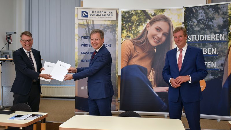 Finanzstaatssekretär Dr. Hartmut Schubert, Hochschulpräsident Prof. Dr. Gundolf Baier und Wissenschaftsstaatssekretär Carsten Feller (v.l.)