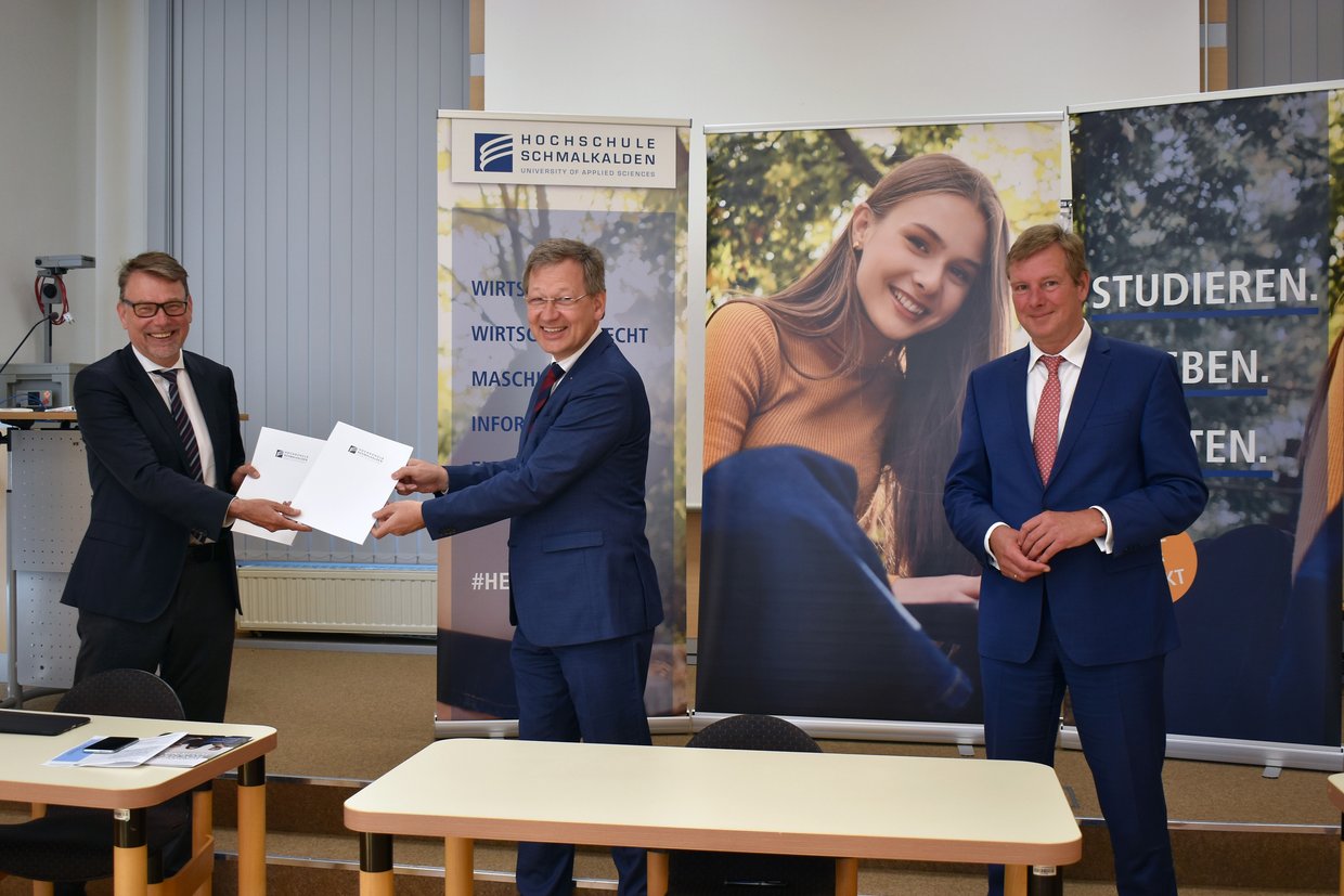 Staatssekretär Dr. Hartmut Schubert, Hochschulpräsident Prof. Dr. Gundolf Baier und Staatssekretär Carsten Feller (v.l.)