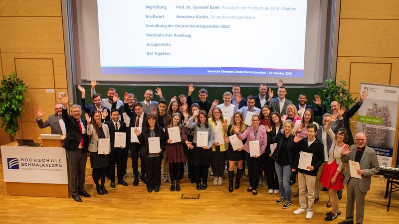 Stipendiaten winken im Audimax