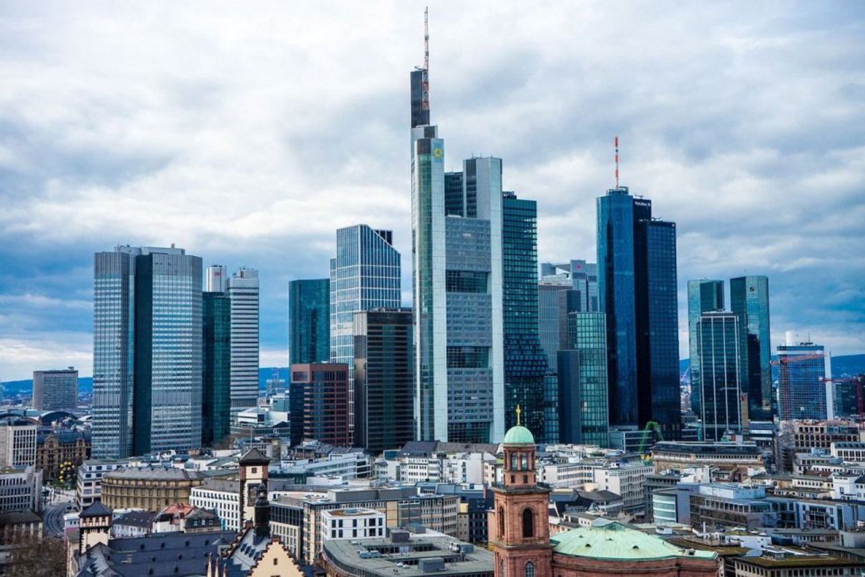 Blick über die Hochhäuser von Frankfurt am Main