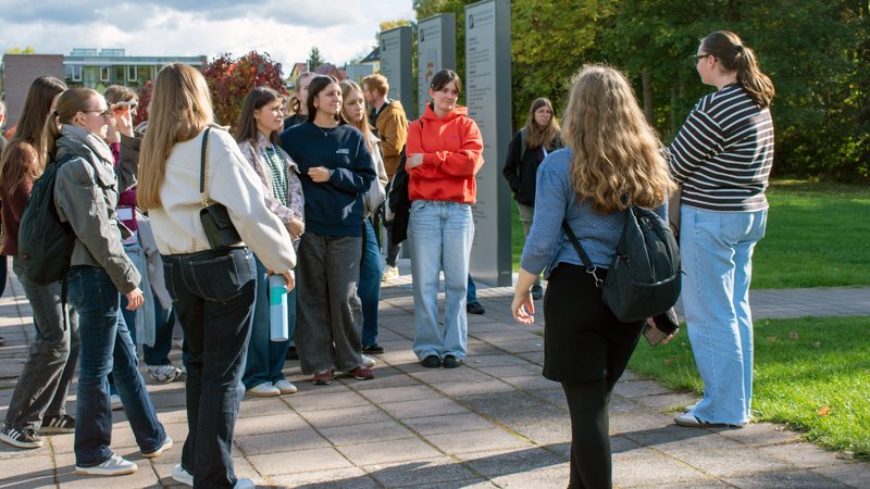 Frauen auf dem Campus