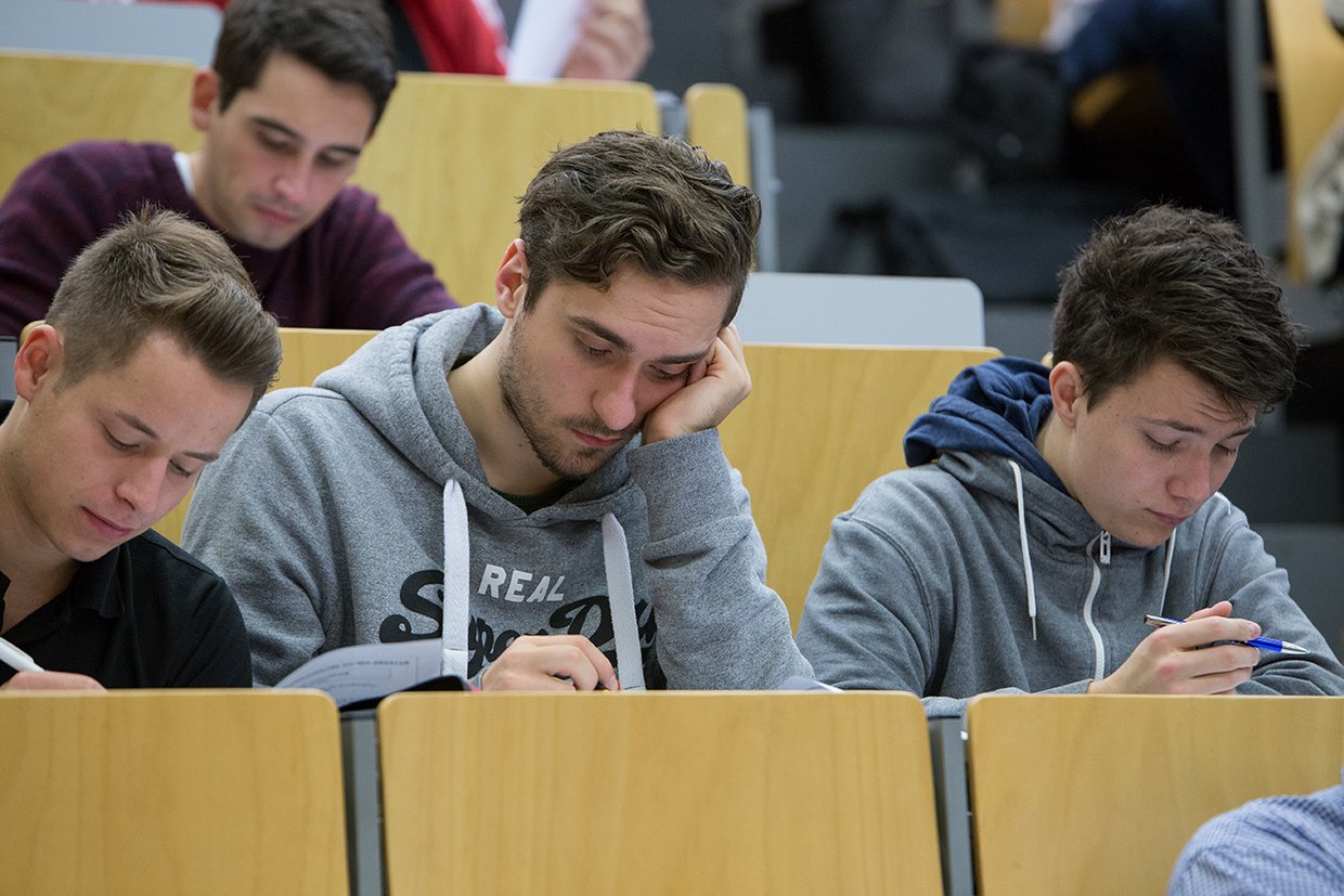 Studierende in Auditorium