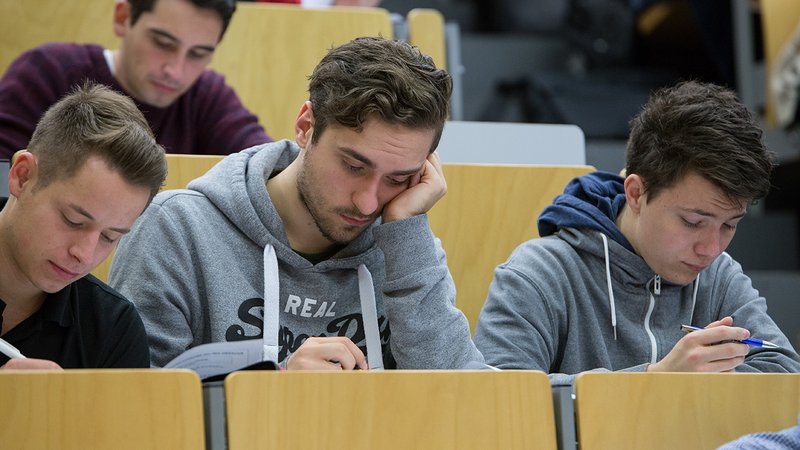 Studierende in Auditorium