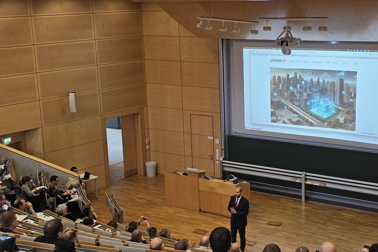 Professor lehrt im Audimax