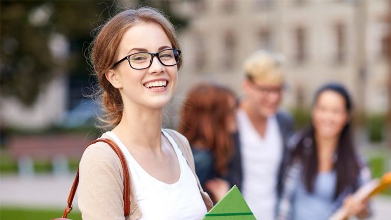 Lachende Studenten