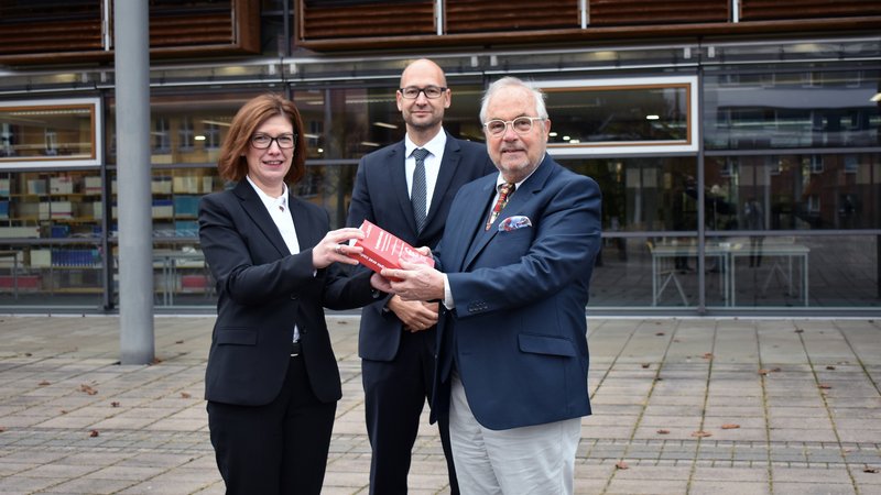 Prof. Kerstin Walther-Reining, Prof. Sven Müller-Grune und Prof. Klaus W. Slapnicar