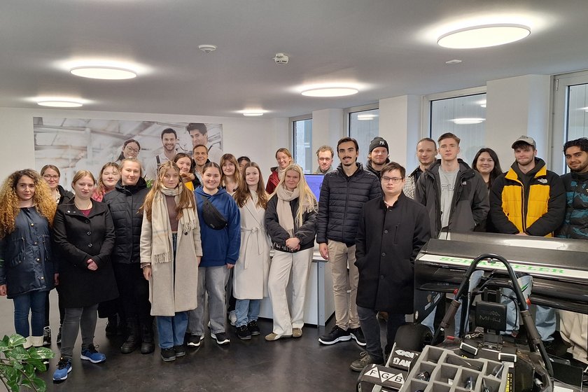 Studierende besuchen Unternehmen