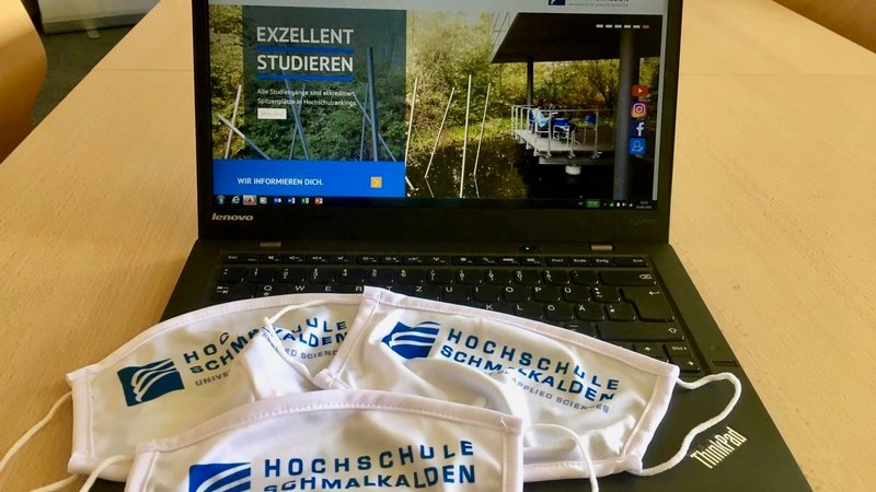 Mundschutzmasken mit Hochschullogo