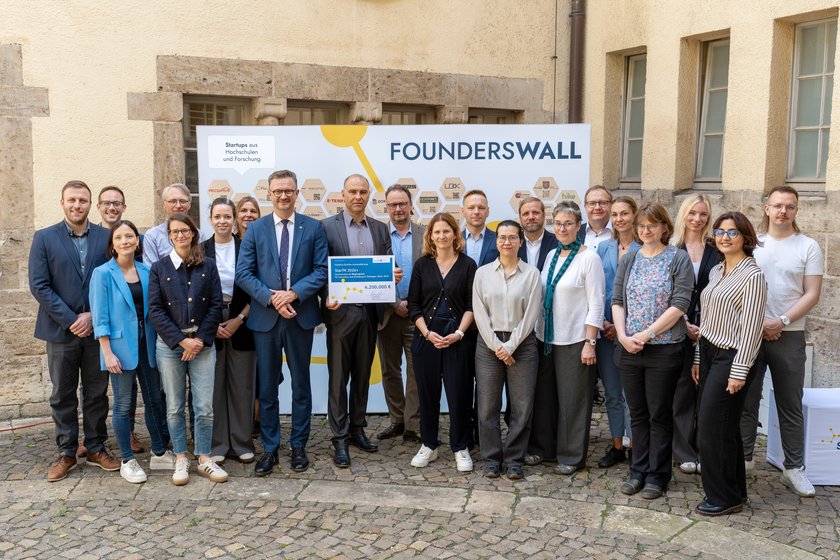 GRuppenbild mit Mitgliedern des Gründungsnetzwerkes