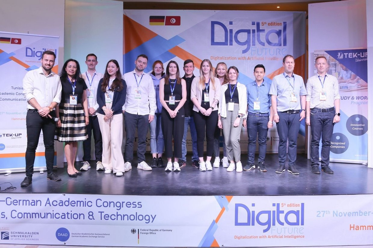 Studierende und Dozenten der Hochschule Schmalkalden bei der Winter School „Digital Future“ 2023 in Hammamet